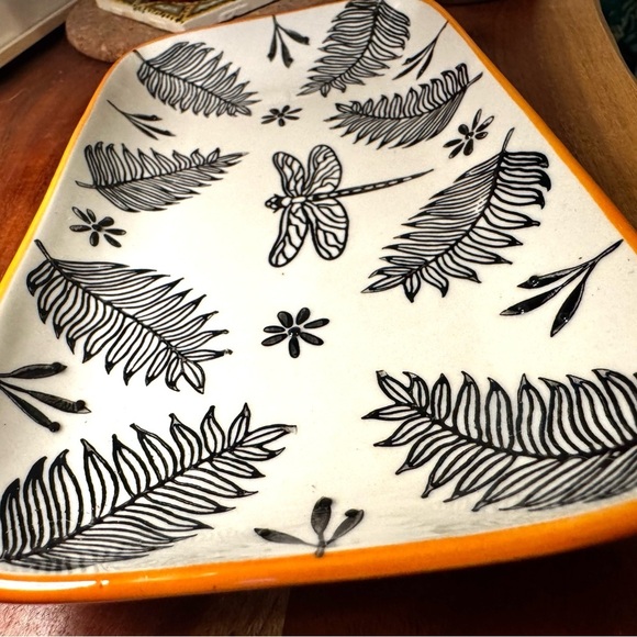 NEW Stoneware Dragonfly and Fern Plate, Black and White, Tray, Decor, gift - Picture 9 of 10